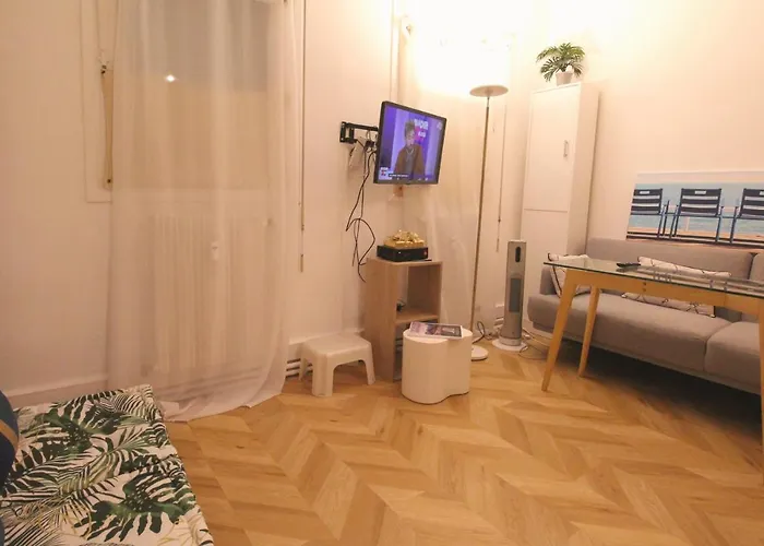 Near Forum Grimaldi And Beach. Bnbrickeys. Appartement *