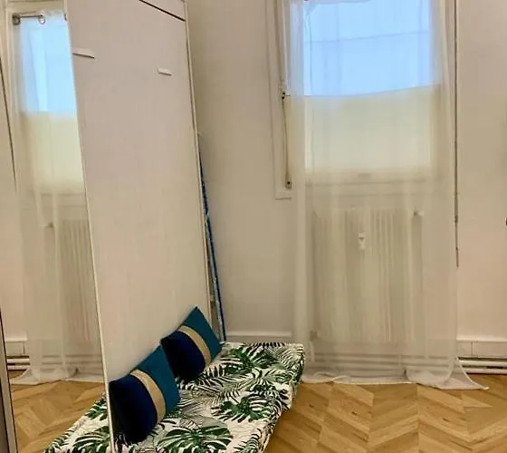 Appartement Near Forum Grimaldi And Beach. Bnbrickeys. *